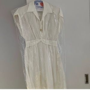 Sandro white dress size 36, its a flovy dress not tight by the waist line